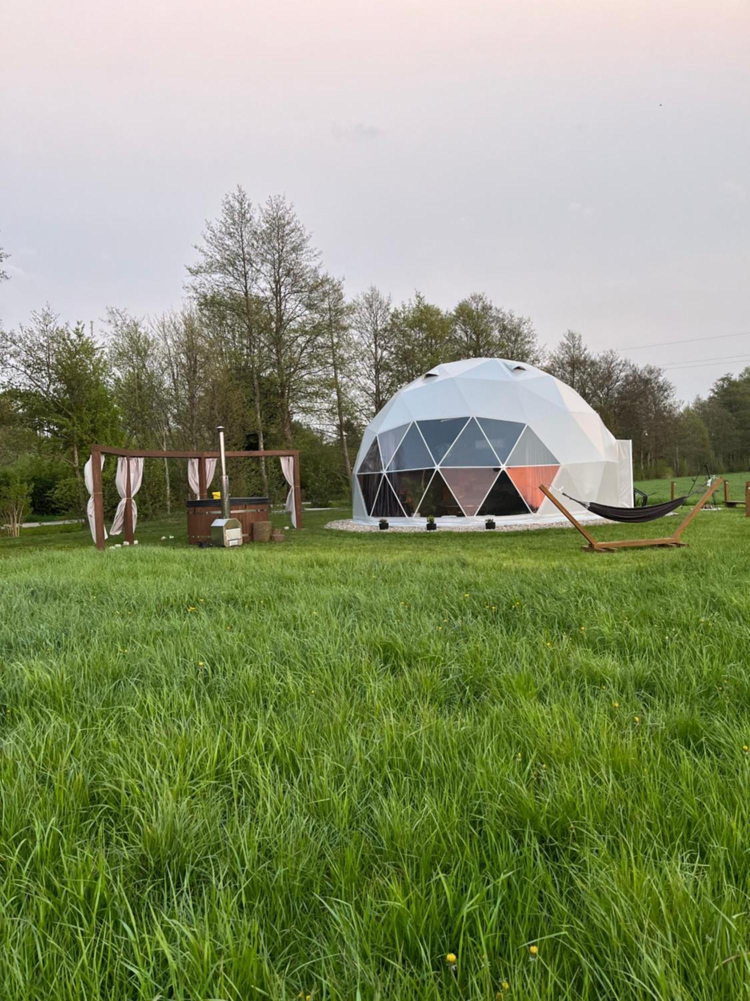 Luxuszelt Glamping Hen W Trawie